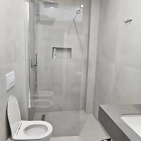 Apartment Near Blloku, And Air Albania Stadium *
